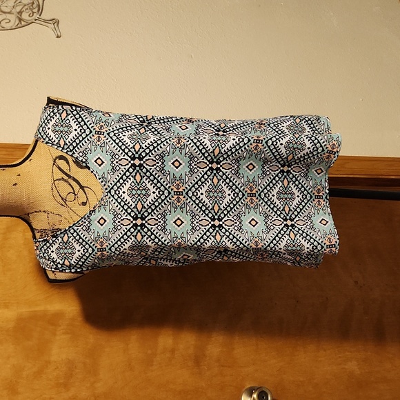 fun 2 fun Tops - Fun 2 Fun Sleevless Top Size Medium